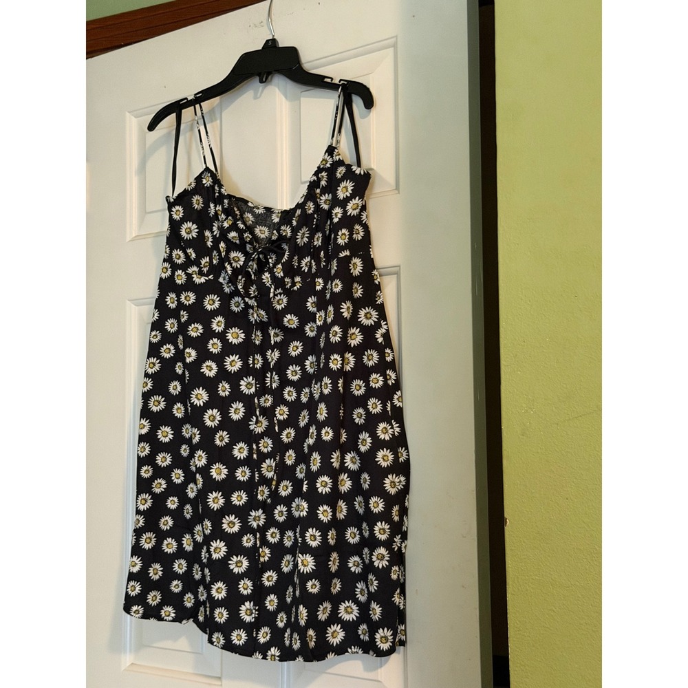 XXL fits like a large MOTEL BRAND zip back top  daisy PRINT NWT